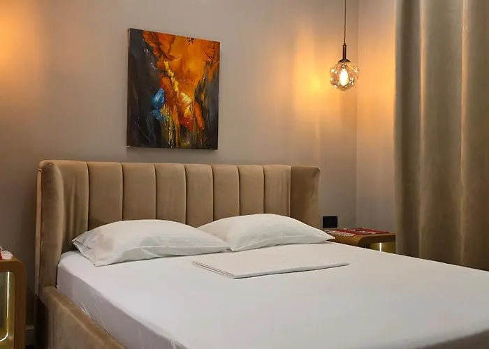 Deluxe * Tirana